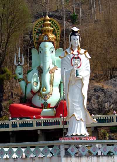 GANESH La gigantesque statue de Ganesh à l'origine du nom "GANESHAPARK"